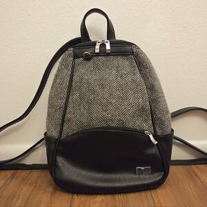 Mucros Weavers Black Women's Backpack